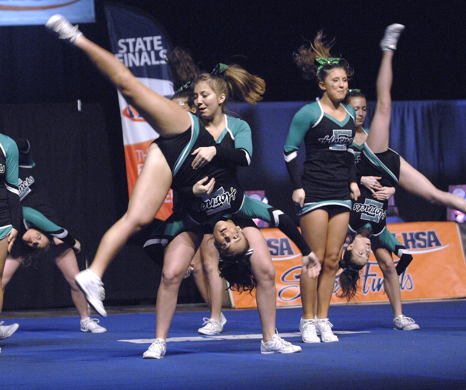 020318-blm-spt-2cheer